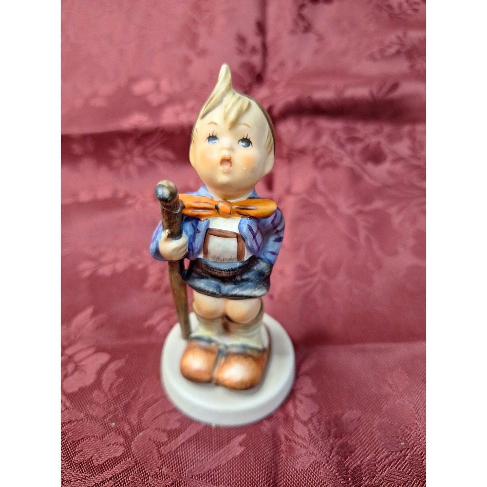 Vintage Goebel Hummel "The Little Hiker" Figurine 16 2/0‎ TMK-2  small repair